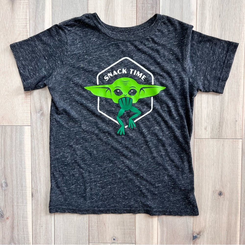 Small 5/6 Star Wars Child Mandalorian Baby Yoda Snack Time Tee Disney Parks